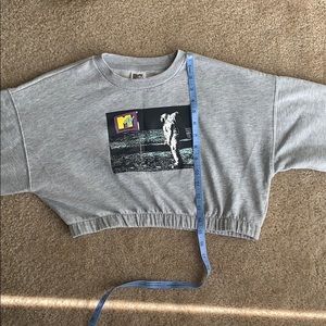 Cropped long sleeve shirt